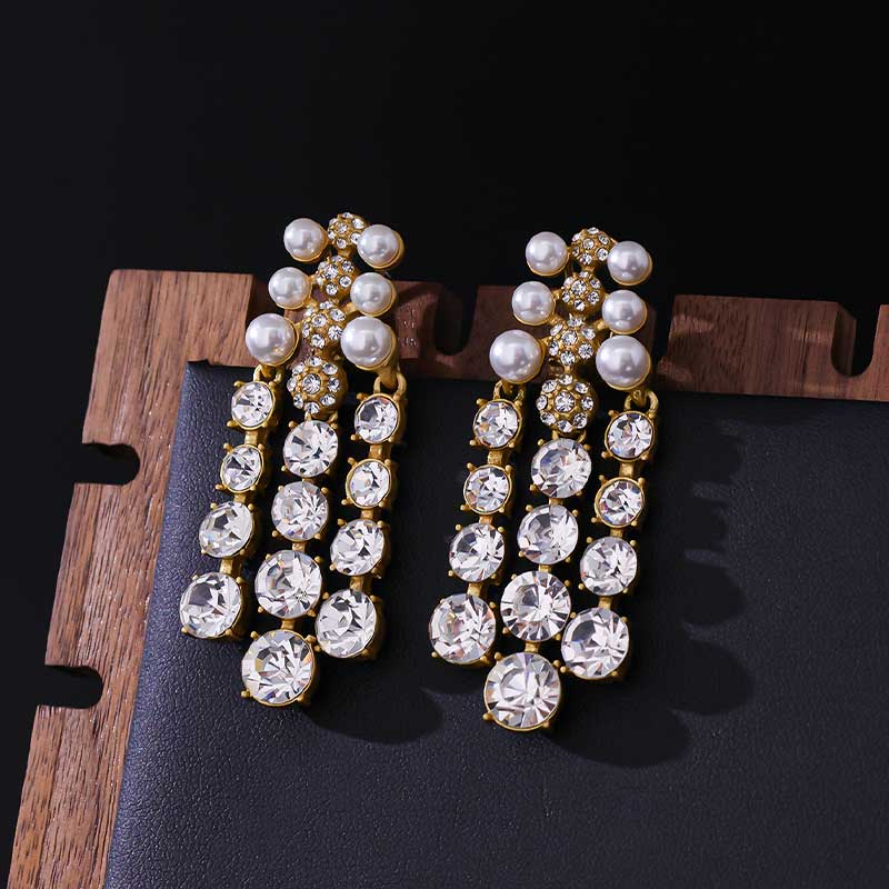 Pearl Snow Earrings